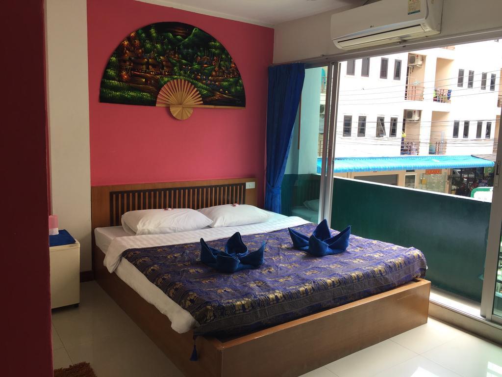 Dreams Guesthouse & Hostel Patong Екстер'єр фото