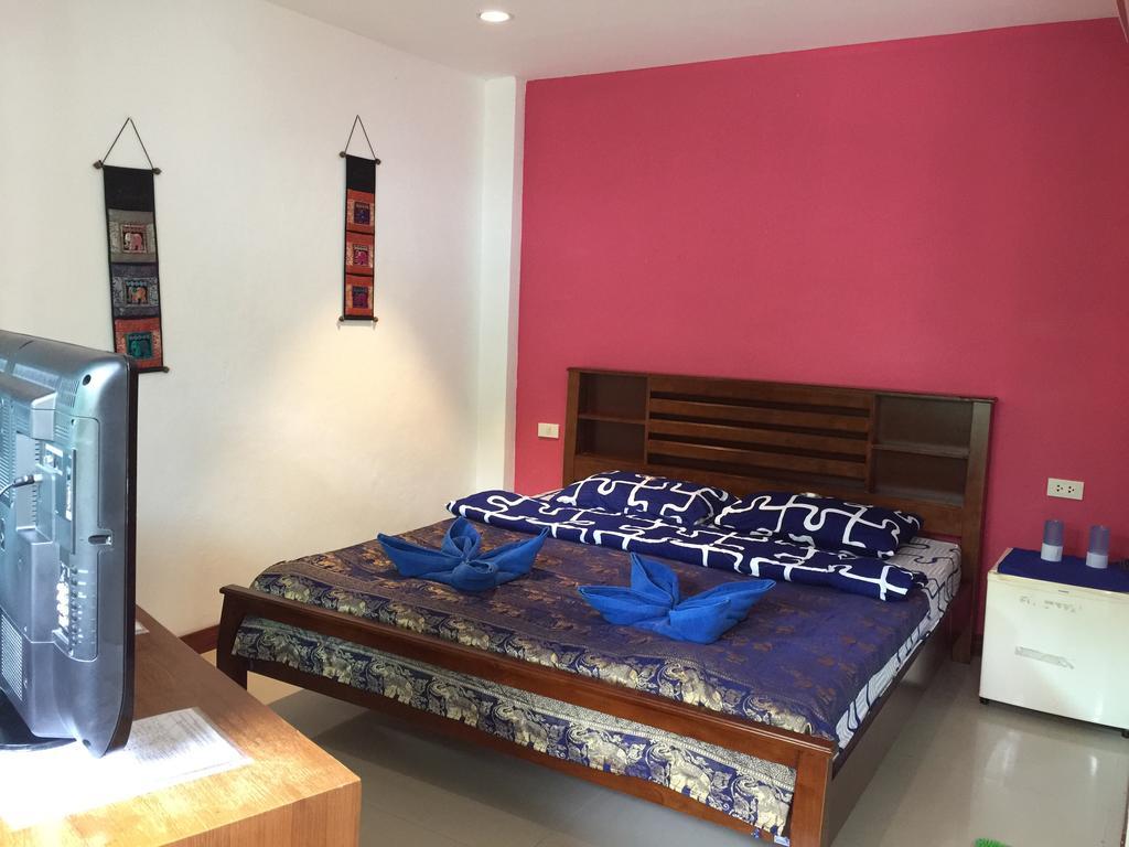 Dreams Guesthouse & Hostel Patong Екстер'єр фото