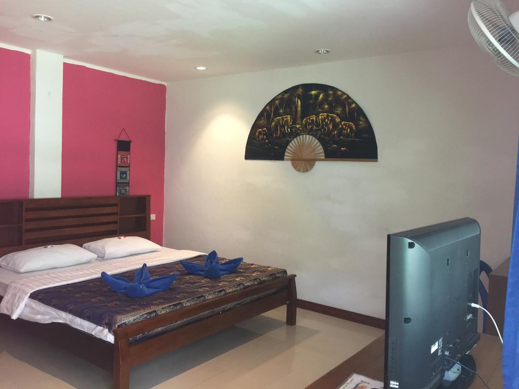 Dreams Guesthouse & Hostel Patong Екстер'єр фото