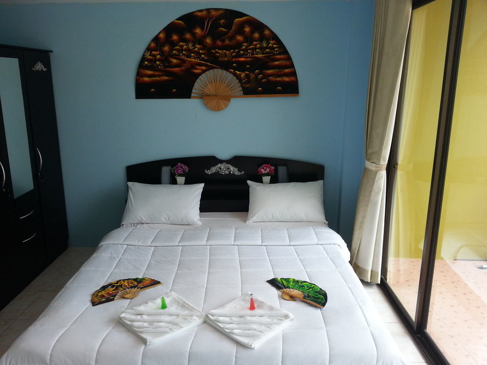 Dreams Guesthouse & Hostel Patong Екстер'єр фото