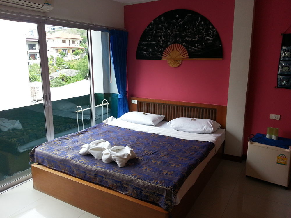 Dreams Guesthouse & Hostel Patong Екстер'єр фото