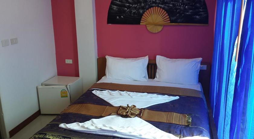 Dreams Guesthouse & Hostel Patong Екстер'єр фото