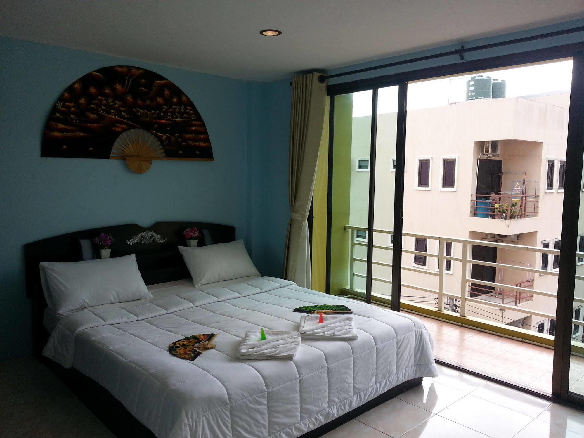 Dreams Guesthouse & Hostel Patong Екстер'єр фото