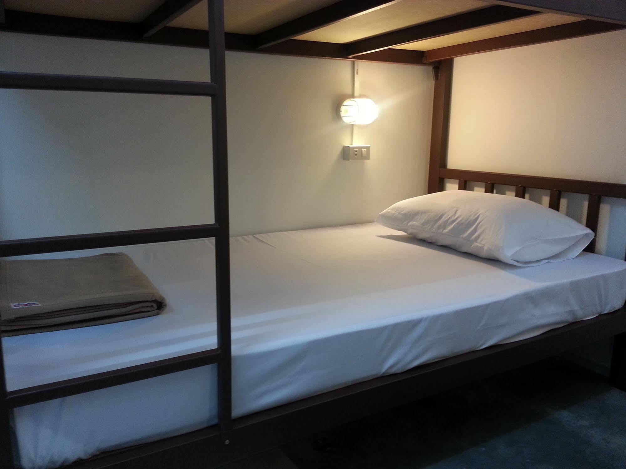 Dreams Guesthouse & Hostel Patong Екстер'єр фото