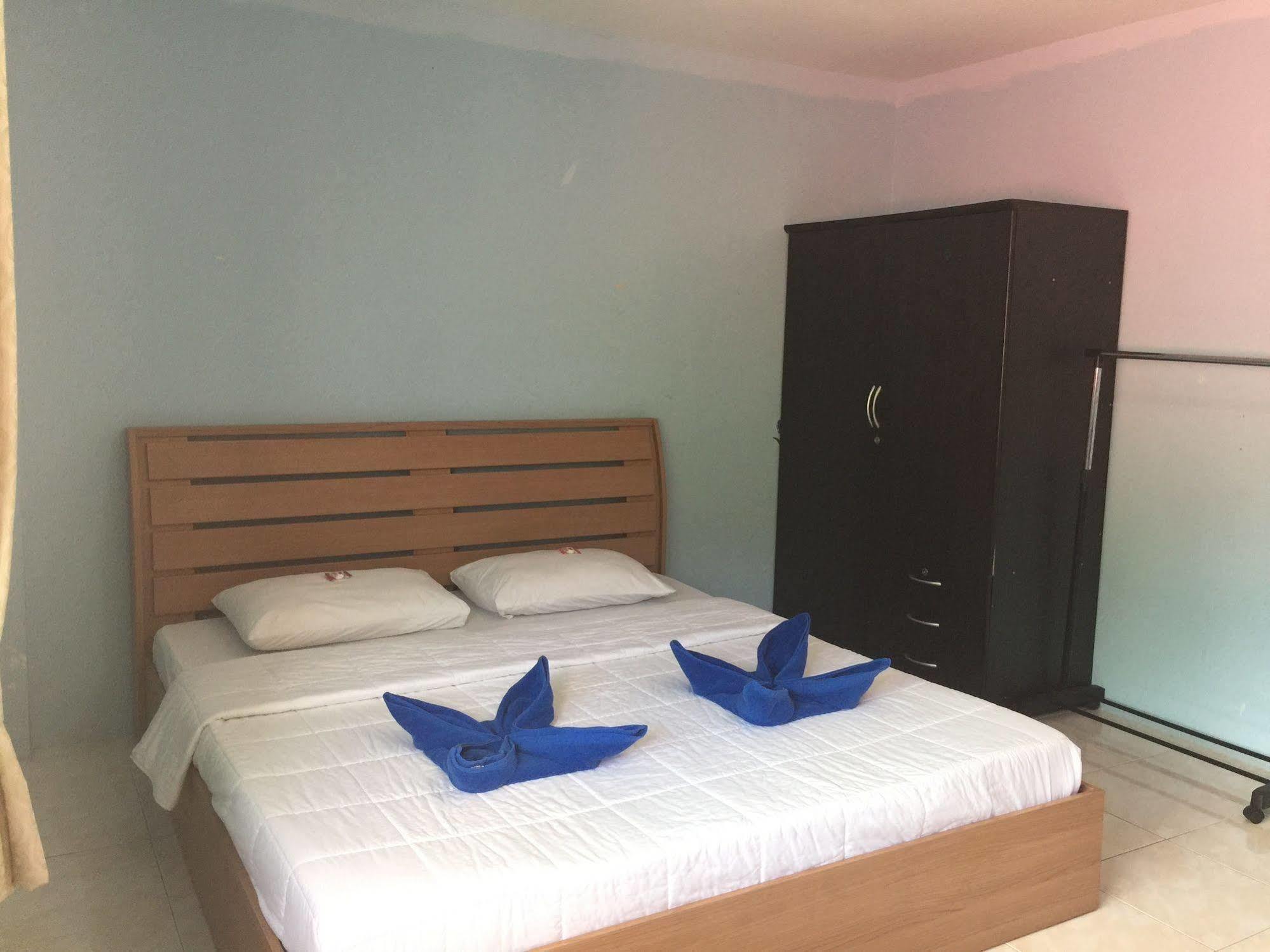 Dreams Guesthouse & Hostel Patong Екстер'єр фото