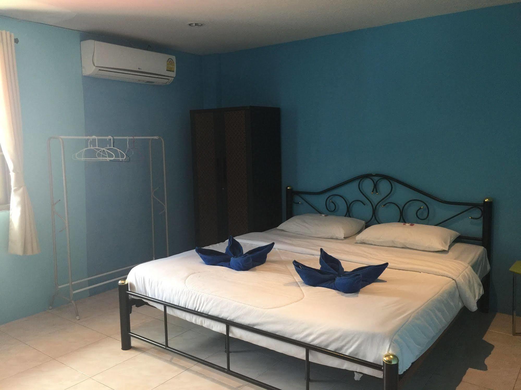 Dreams Guesthouse & Hostel Patong Екстер'єр фото